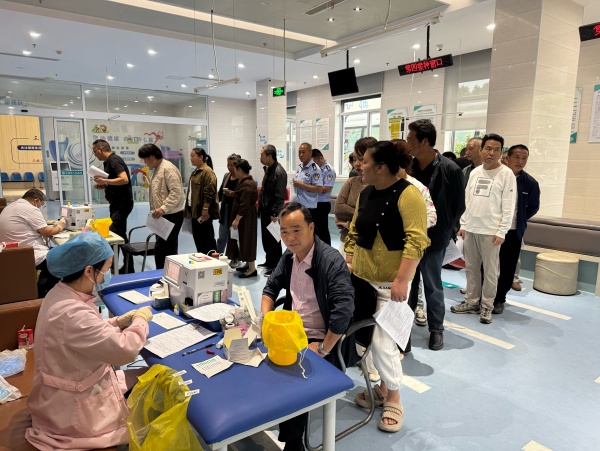 “热血接力”在这里上演!--宝应县射阳湖镇开展无偿献血暨造血干细胞采样活动 (3)_副本 “热血接力”在这里上演!--宝应县射阳湖镇开展无偿献血暨造血干细胞采样活动 (3)_副本