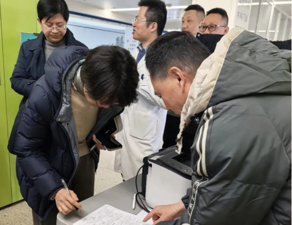 【图片】-7℃的清晨，他们为生命伸出臂膀 (5)