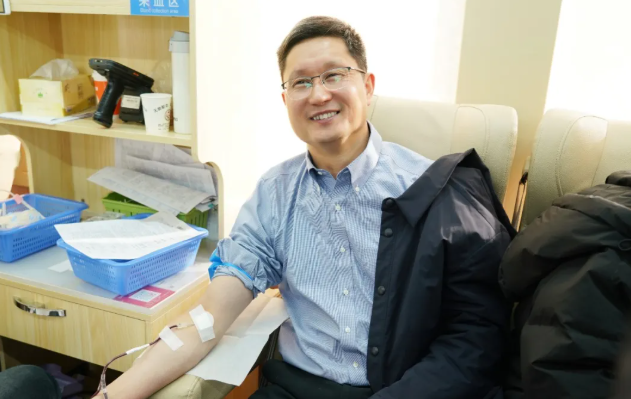 【图片】-7℃的清晨，他们为生命伸出臂膀 (1)