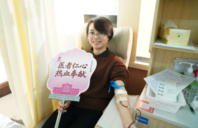 【图片】-7℃的清晨，他们为生命伸出臂膀 (2)